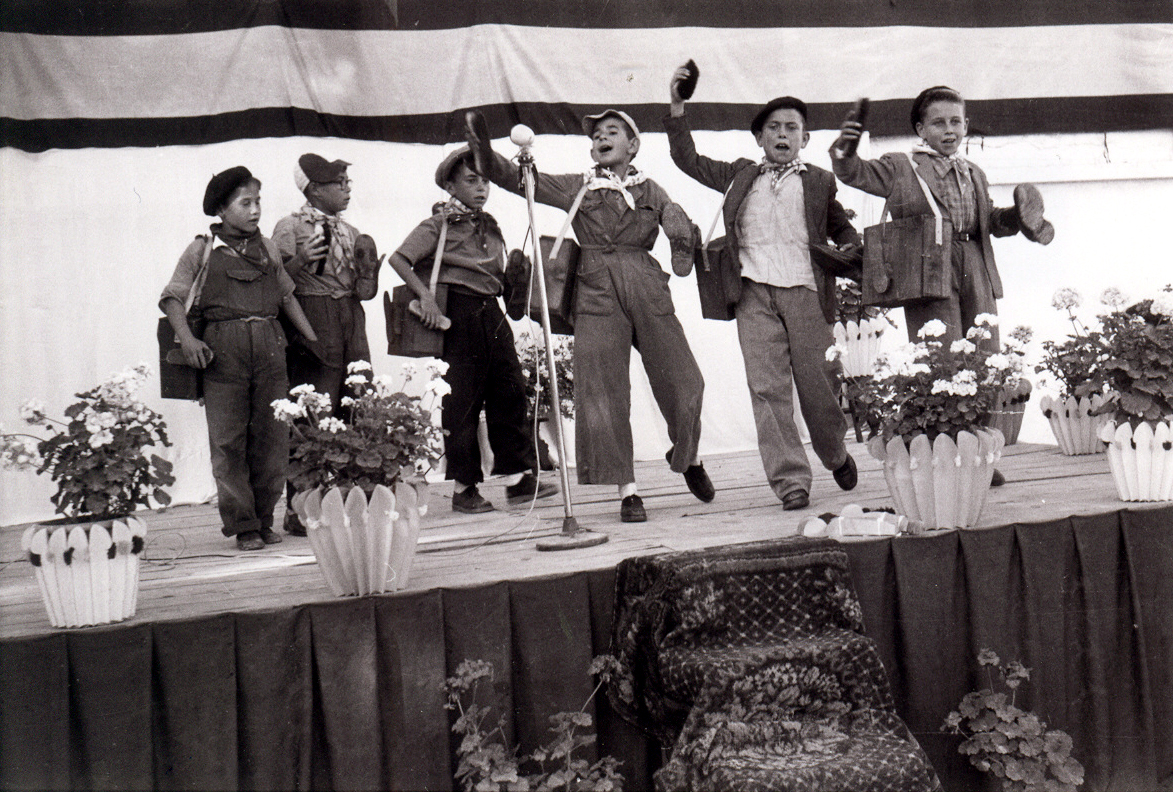 ESCUELAS PROFESIONALES DE LA SAGRADA FAMILIA  EN VILLANUEVA DEL ARZOBISPO (JAÉN) • FINALES DE CURSO, LA LECHE EN POLVO (XIII)