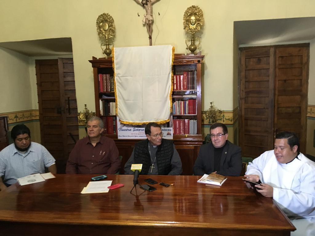 SE PRESENTA EN LA CATEDRAL DE ZACATECAS (MÉXICO) LA REVISTA «OLEZA» DE ORIHUELA QUE DIRIGE EL CRONISTA OFICIAL Y PRESIDENTE DE LA RAECO, ANTONIO LUIS GALIANO PÉREZ