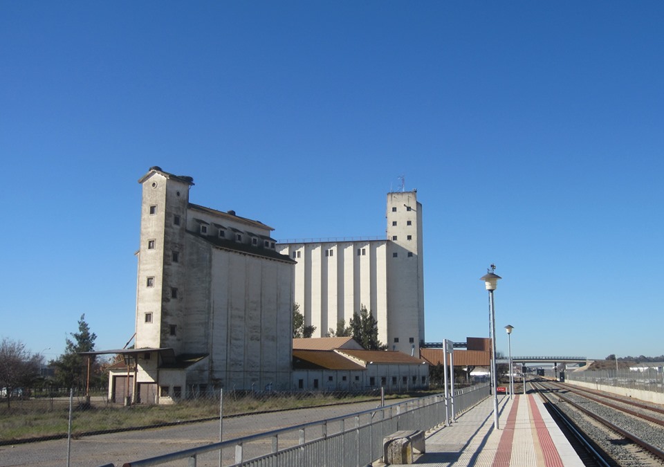 LOS SILOS DE TRIGO DE MONTIJO. CATEDRALES OLVIDADAS