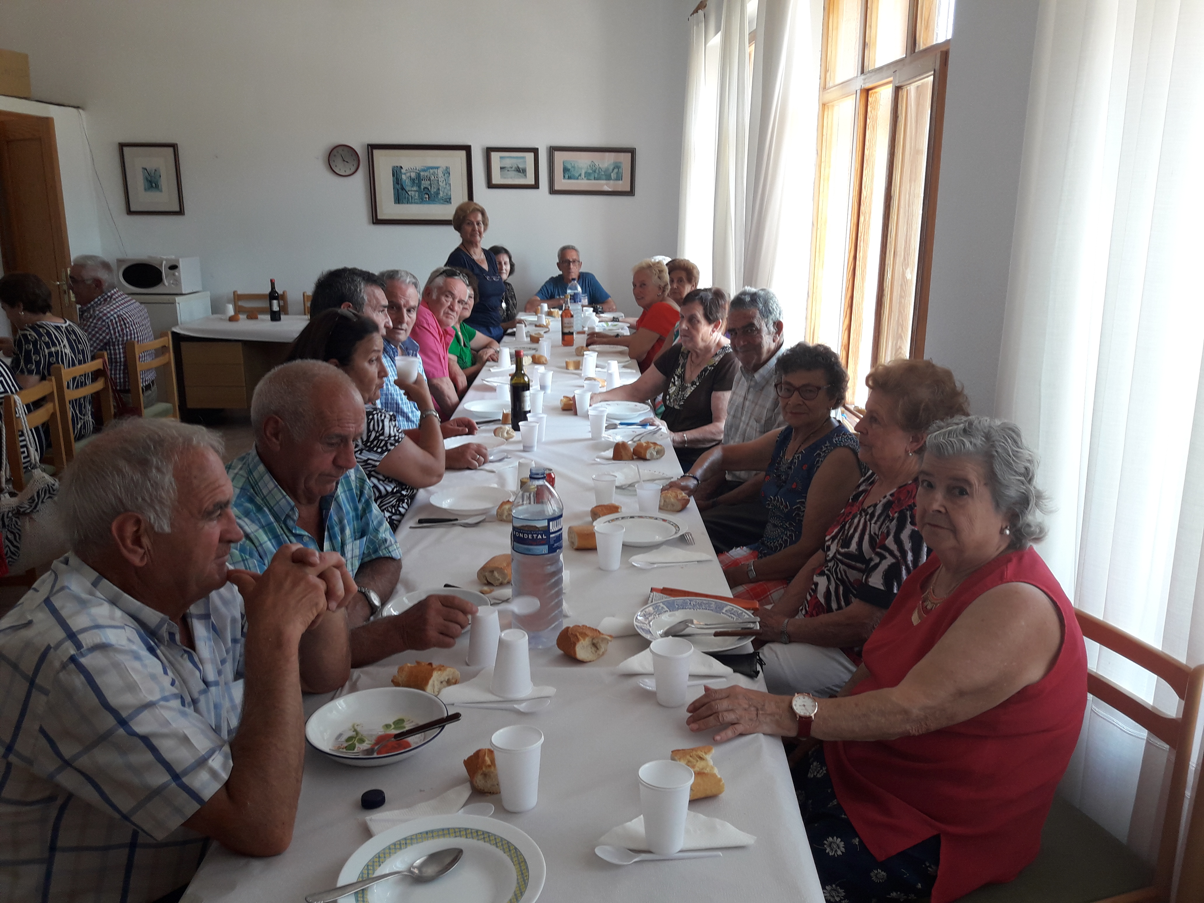 COMIDA DE HERMANDAD DE LA ASOCIACIÓN DE JUBILADOS EN CASLA
