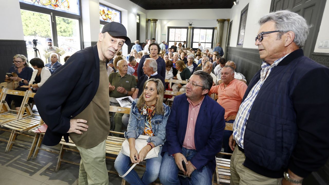 YA ESTÁ EN LA CALLE LA HISTORIA DE LOS BARES DE VIVEIRO (LUGO)