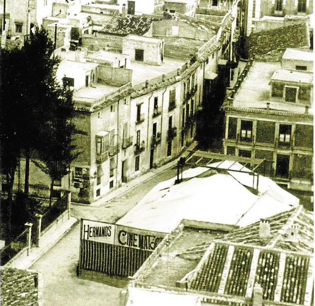 SEIS NOMBRES PARA EL CUSTODIO DEL SÉPTIMO ARTE • LA HISTORIA DEL CINE REX SE EXTIENDE DESDE EL CINEMATÓGRAFO DEL SEÑOR SANCHÍS HASTA EL IDEAL CINE, PASANDO POR EL TEATRO ORTIZ