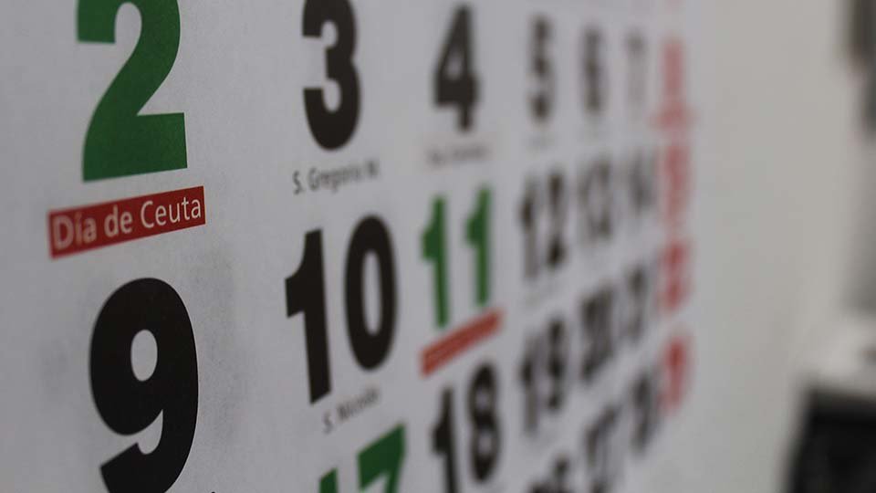 LA BATALLA DE LOS DÍAS EN ROJO • LA CONFECCIÓN DEL CALENDARIO LABORAL DE CEUTA SE HA CONVERTIDO EN ORIGEN DE DISENSIONES Y DISPUTAS ENTRE LOS PARTIDOS POLÍTICOS