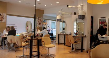 GIMNASIO Y PELUQUERÍA