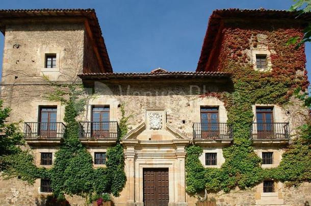 BIMENES (ASTURIAS) ABRE EL PALACIO DE CASA ESTRADA EN FIESTA