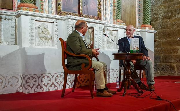 EL ESCRITOR ESLAVA GALÁN INAUGURA EL OTOÑO CULTURAL DE ARJONA (JAÉN) • LA NUEVA NOVELA DEL ESCRITOR JIENENSE SE TITULA ‘LA CONQUISTA DE AMÉRICA CONTADA PARA ESCÉPTICOS’