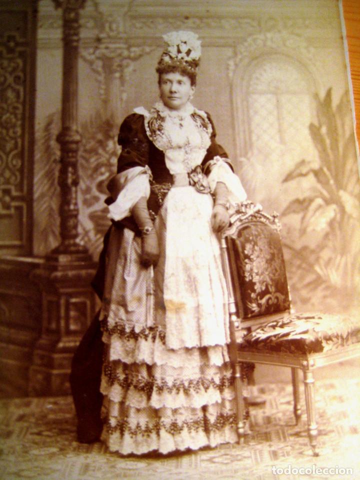 LA ENAGUAS DE LA CHATA