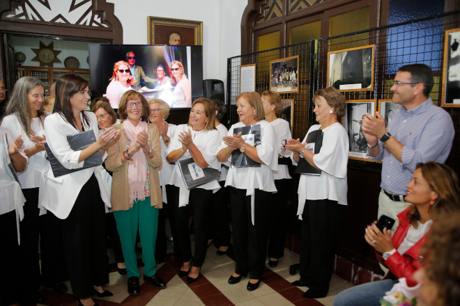 TEGUISE (CANARIAS) RECONOCE LA TRAYECTORIA DE LA BIBLIOTECARIA Y MAESTRA NIEVES CASTILLO • EL MUNICIPIO HOMENAJEÓ A ESTA MUJER “INCANSABLE, COMPROMETIDA Y MADRE CULTURAL DE CIENTOS DE JÓVENES»