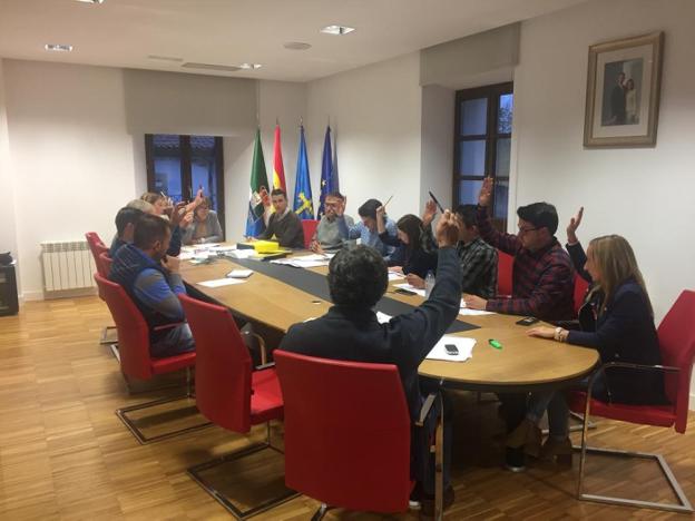 EL CRONISTA OFICIAL DE COLUNGA (ASTURIAS), JOSÉ ANTONIO FIDALGO SÁNCHEZ, NOMBRADO HIJO PREDILECTO DEL CONCEJO