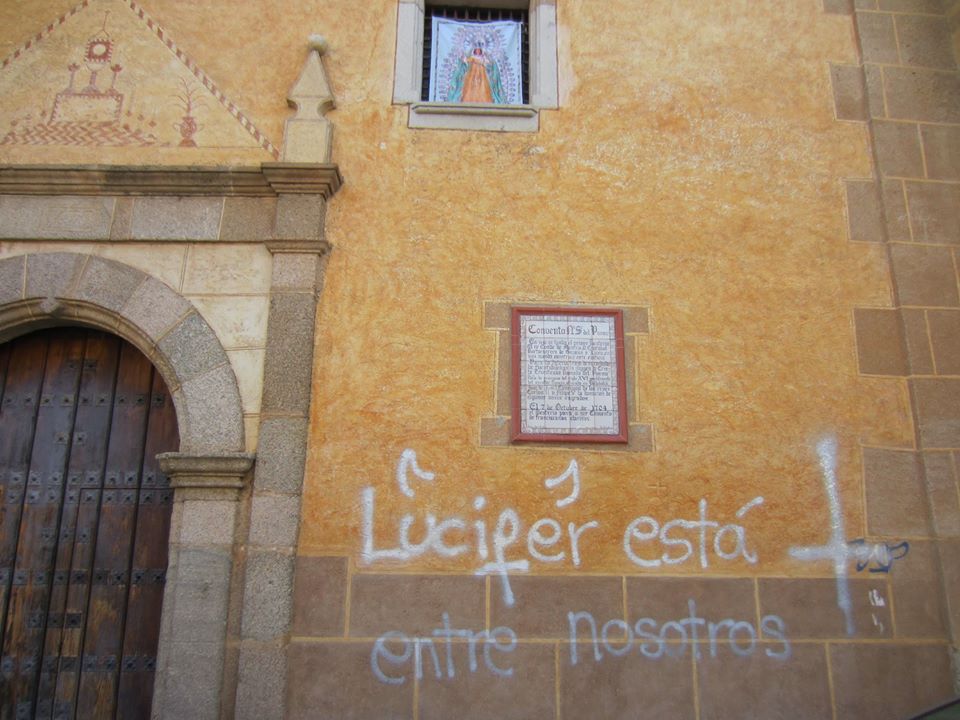 ATROPELLO CONTRA LA FACHADA DEL CONVENTO DE LAS CLARISAS DE MONTIJO
