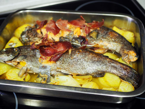 TRUCHAS AL HORNO AL MODO DE LEÓN