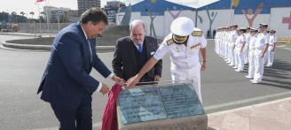 ELCANO YA TIENE SU ROTONDA EN LA CIUDAD • UN MONUMENTO RECUERDA JUNTO AL POEMA DEL MAR AL NAVEGANTE QUE COMPLETÓ LA PRIMERA VUELTA AL MUNDO
