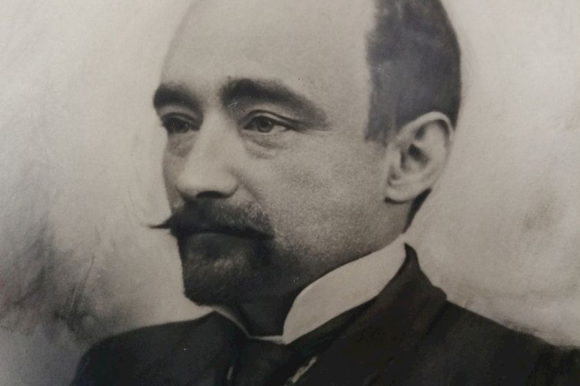 LA ESCULTURA DEL ILUSTRE HISTORIADOR D. MIGUEL BALLESTEROS VIANA PRESIDIRÁ LA PLAZA DEL AYUNTAMIENTO DE UTIEL (VALENCIA)