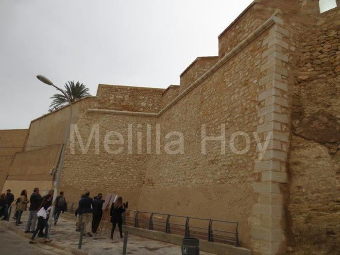 MELILLA LA VIEJA RECUPERA PARTE DE SU MURALLA PERDIDA CON EL DERRIBO DE LA CASA DE LALCHANDANI