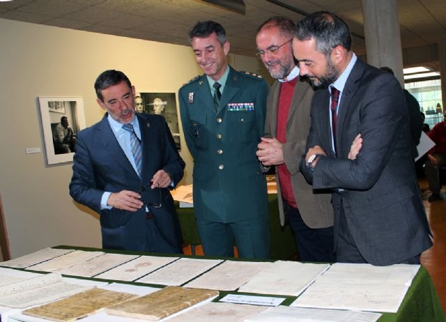 ENTREGA DE DOCUMENTOS EXPOLIADOS DEL ARCHIVO MUNICIPAL DE TOTANA (MURCIA)