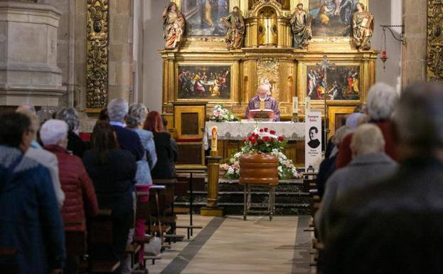 NOREÑA (ASTURIAS) DESPIDE A MANUEL ALPERI CUESTA, HISTÓRICO CHACINERO DE LA VILLA: «DISFRUTÓ HASTA ÚLTIMA HORA»