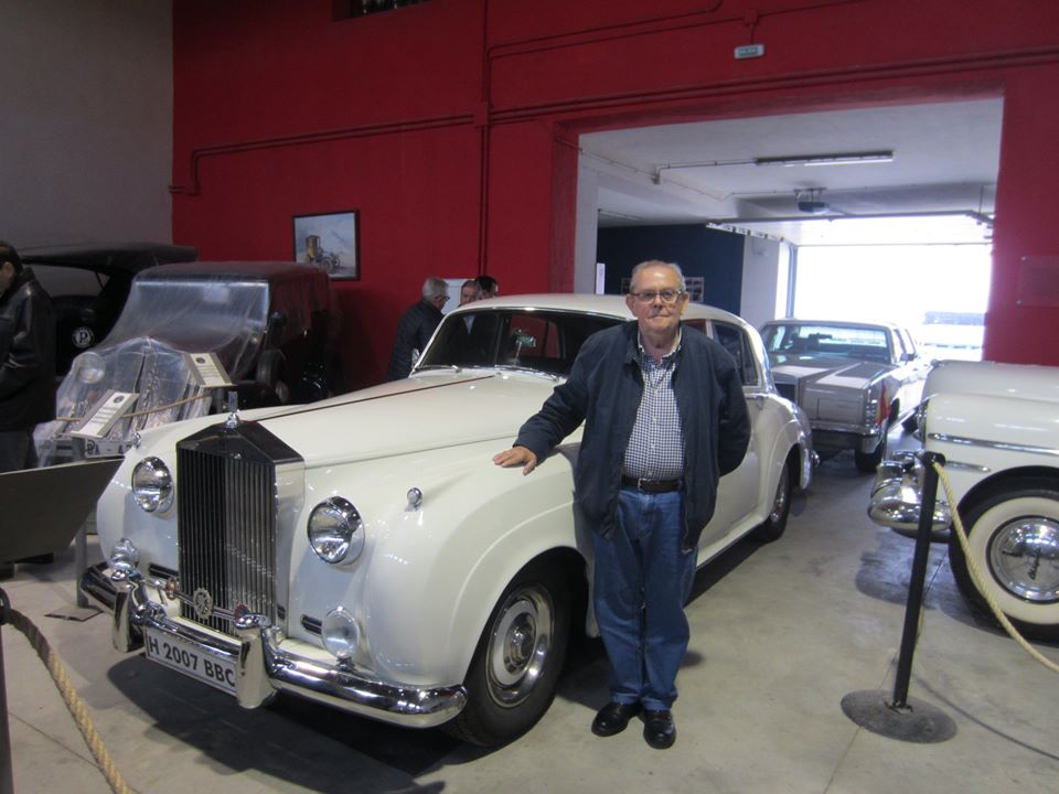 UN ROLLS ROYCE PARA LOS AMIGOS