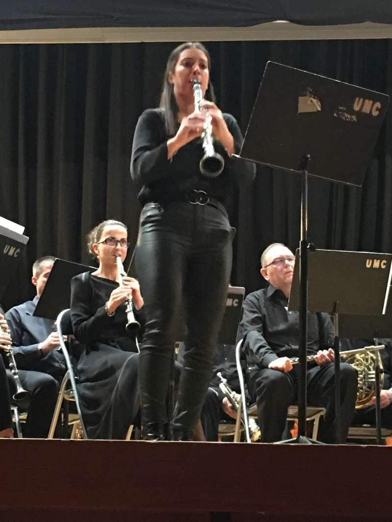LA UNIÓN MUSICAL CASINENSE CELEBRA EL CONCIERTO DE SANTA CECILIA • EL CONCIERTO PARA CLARINETE, KV 622 DE MOZART HA SIDO INTERPRETADA POR PAULA ESTEVE GÁLVEZ