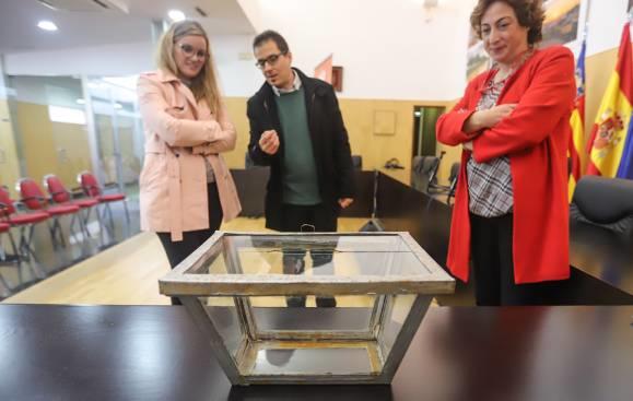 UNA URNA CON ALMA DE MUJER