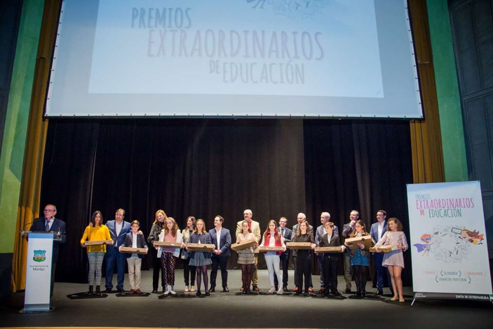 ENTREGA DE LOS PREMIOS EXTRAORDINARIOS DE EDUCACIÓN: PRIMARIA, SECUNDARIA, BACHILLERATO Y FORMACIÓN PROFESIONAL