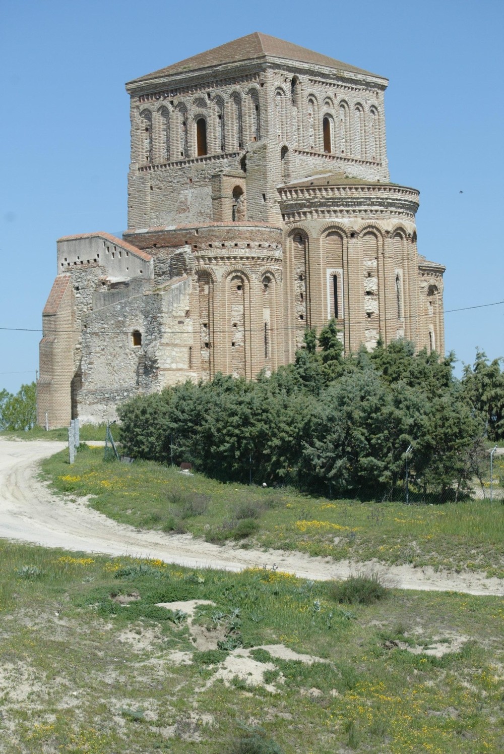 VISTO PARA SENTENCIA EL JUCIO DE LA PROPIEDAD DE LA LUGAREJA • EL OBISPADO DE ÁVILA DEFIENDE QUE EL TEMPLO NO SE DESAMORTIZÓ Y PERTENECE A LA PARROQUIA DE ARÉVALO ALGO CON LO QUE LOS PROPIETARIOS DE LA FINCA DONDE SE EMPLAZA ESTE BIC NO ESTÁN DE ACUERDO