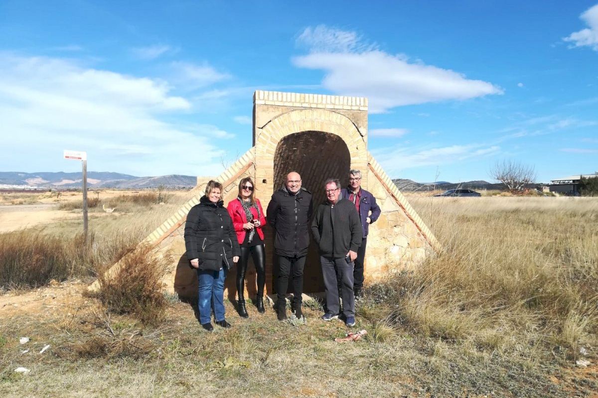 EL DIPUTADO DE CULTURA, XAVIER RIUS, VISITA VILLAR DEL ARZOBISPO (VALENCIA)