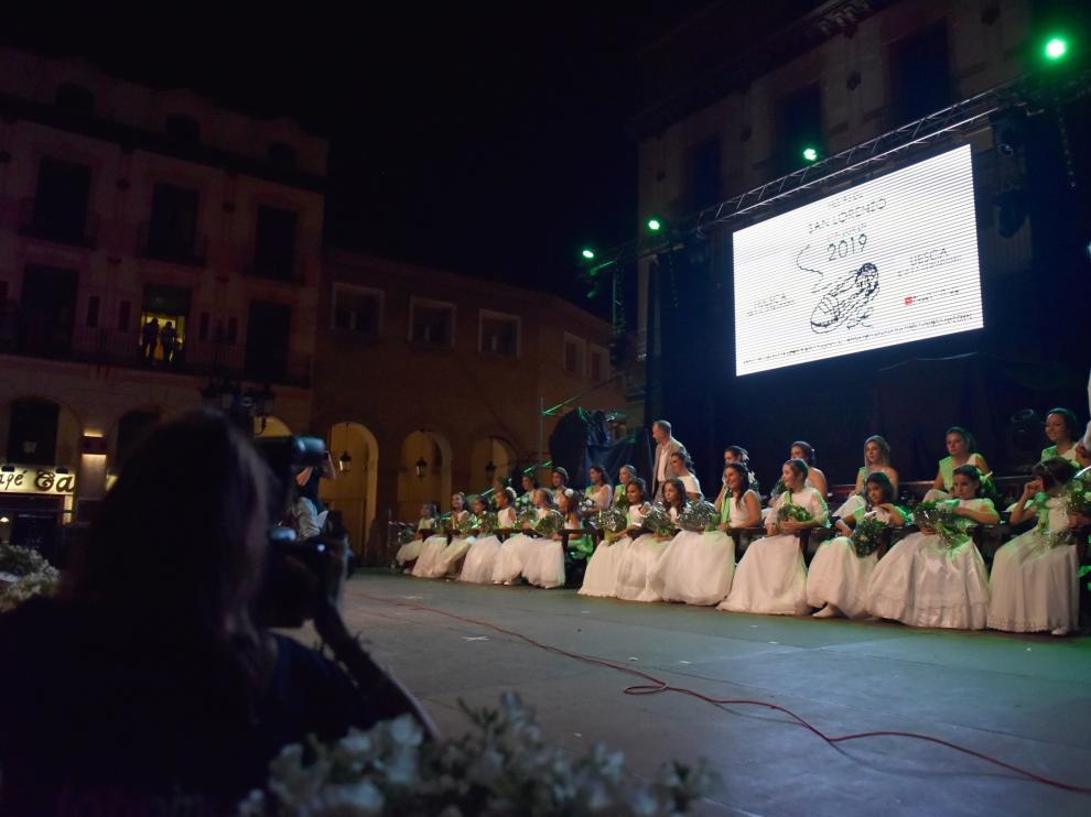 DOS CHICOS SE POSTULAN POR PRIMERA VEZ PARA REPRESENTAR A UN BARRIO DE HUESCA EN LAS FIESTAS JUNTO A LAS MAIRALESAS