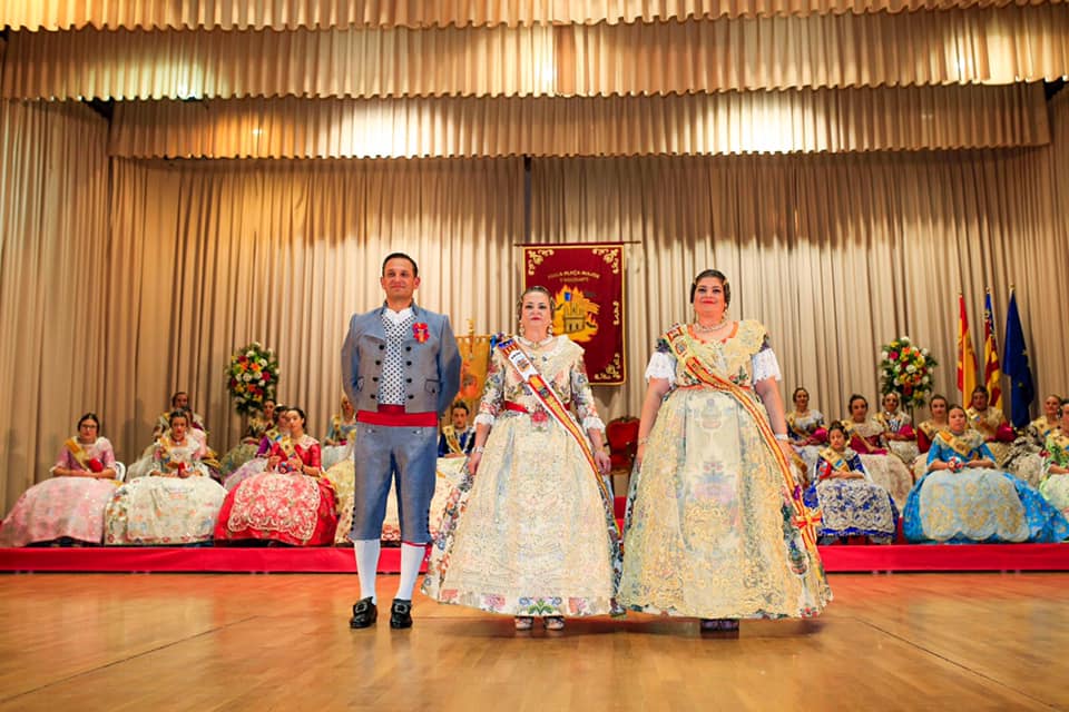 PRESENTACIÓN Y PROCLAMACIÓN DE LAS FALLERAS MAYORES EVA BLANCO Y SUSI SABATER DE LA FALLA PLAZA MAJOR DE LLIRIA I VOLTANTS