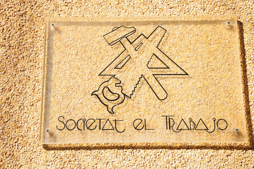 EL CRONISTA OFICIAL DE XIXONA DESVELA LOS SECRETOS DE LA SOCIEDAD DE SOCORROS MUTUOS EL TRABAJO A LOS ESTUDIANTES DEL INSTITUTO DE EDUCACIÓN SECUNDARIA