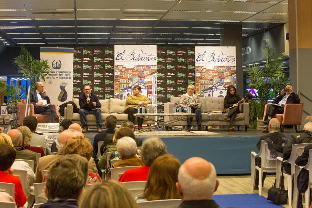 LOS AMIGOS DE CUDILLERO, ASOCIACIÓN PRESIDIDA POR EL CRONISTA OFICIAL DE LA VILLA, JUAN LUIS ÁLVAREZ DEL BUSTO, PRESENTAN UN NUEVO NÚMERO DE SU REVISTA ‘BALUARTE’