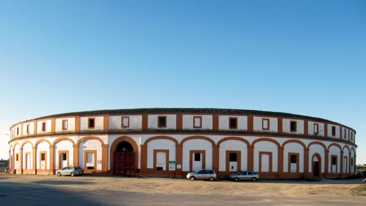 LA PLAZA DE TOROS DE TRUJILLO