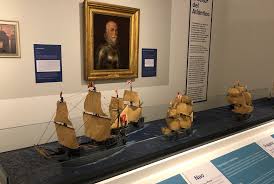 LA EXPOSICIÓN DE PEDRO MENÉNDEZ HA VISITADO MÁS DE 30 CENTROS EDUCATIVOS EN LA REGIÓN