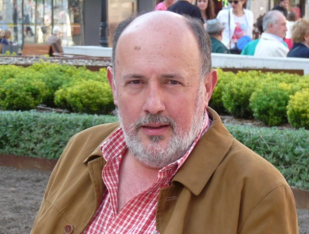 LUIS ARIAS ARGÜELLES-MERES PRESENTA EN PRAVIA SU LIBRO «TESTIGO DE UN TIEMPO»