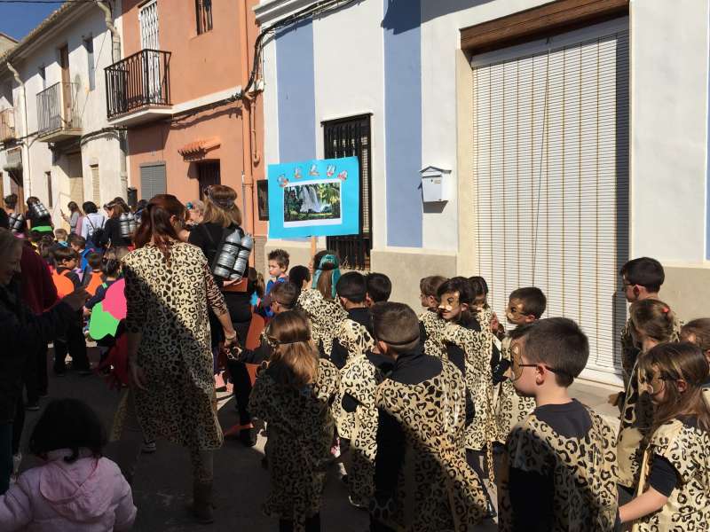 «EL CEIP LA PAU» CELEBRA EL CARNAVAL 2020 INUNDANDO DE MÚSICA Y COLOR LAS CALLES DE LA VILLA