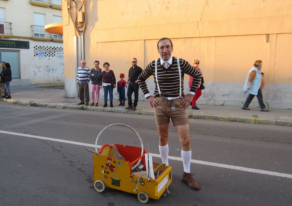 CHELE EVOCA EN EL CARNAVAL DE MONTIJO AQUELLOS JUEGOS INFANTILES QUE SE FUERON