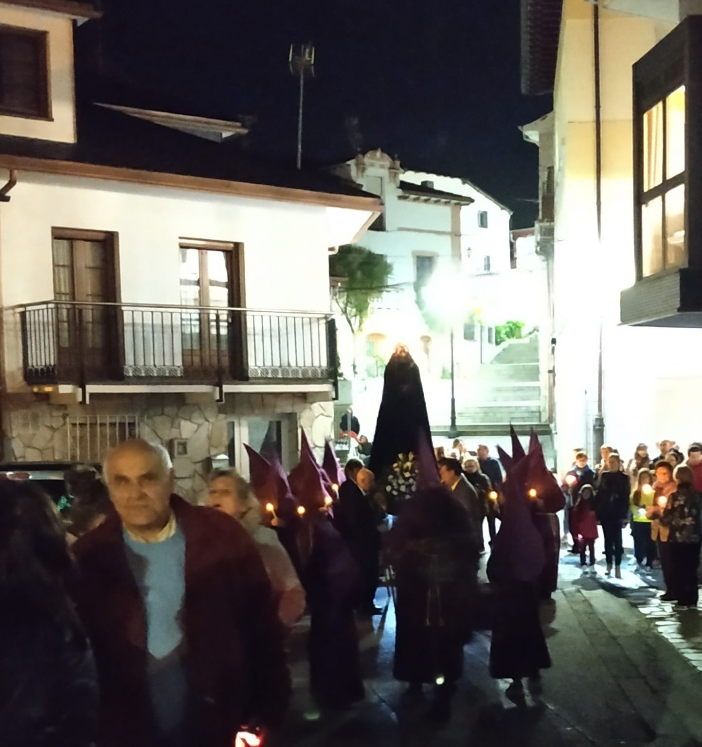 CON SERVANDO FERNÁNDEZ, CRONISTA OFICIAL DE NAVIA (ASTURIAS), HEMOS RECORDADO CÓMO SE CELEBRABA LA SEMANA SANTA HACE MEDIO SIGLO