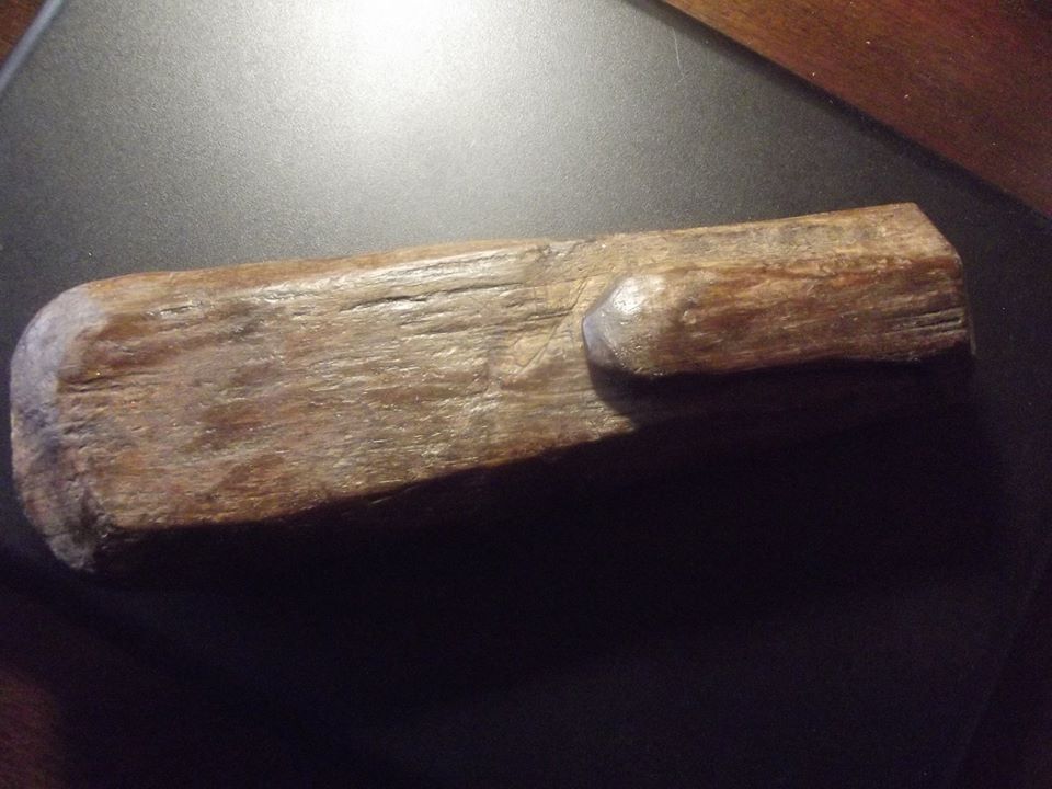 EL CACHAPU, LA PIEDRA DE AFILAR Y OTROS USOS PARA LAS LATAS DE ACEITE