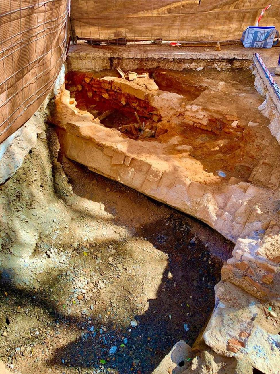 SE ENCUENTRA EN MOTRIL (GRANADA) UN ALJIBE DEL SIGLO XVI QUE NOS RECUERDA COMO SE ABASTECÍA DE AGUA UN HOSPITAL • SE ESPERA RECUPERAR TAMBIÉN VESTIGIOS DE BAÑOS ÁRABES Y DE UNA MURALLA