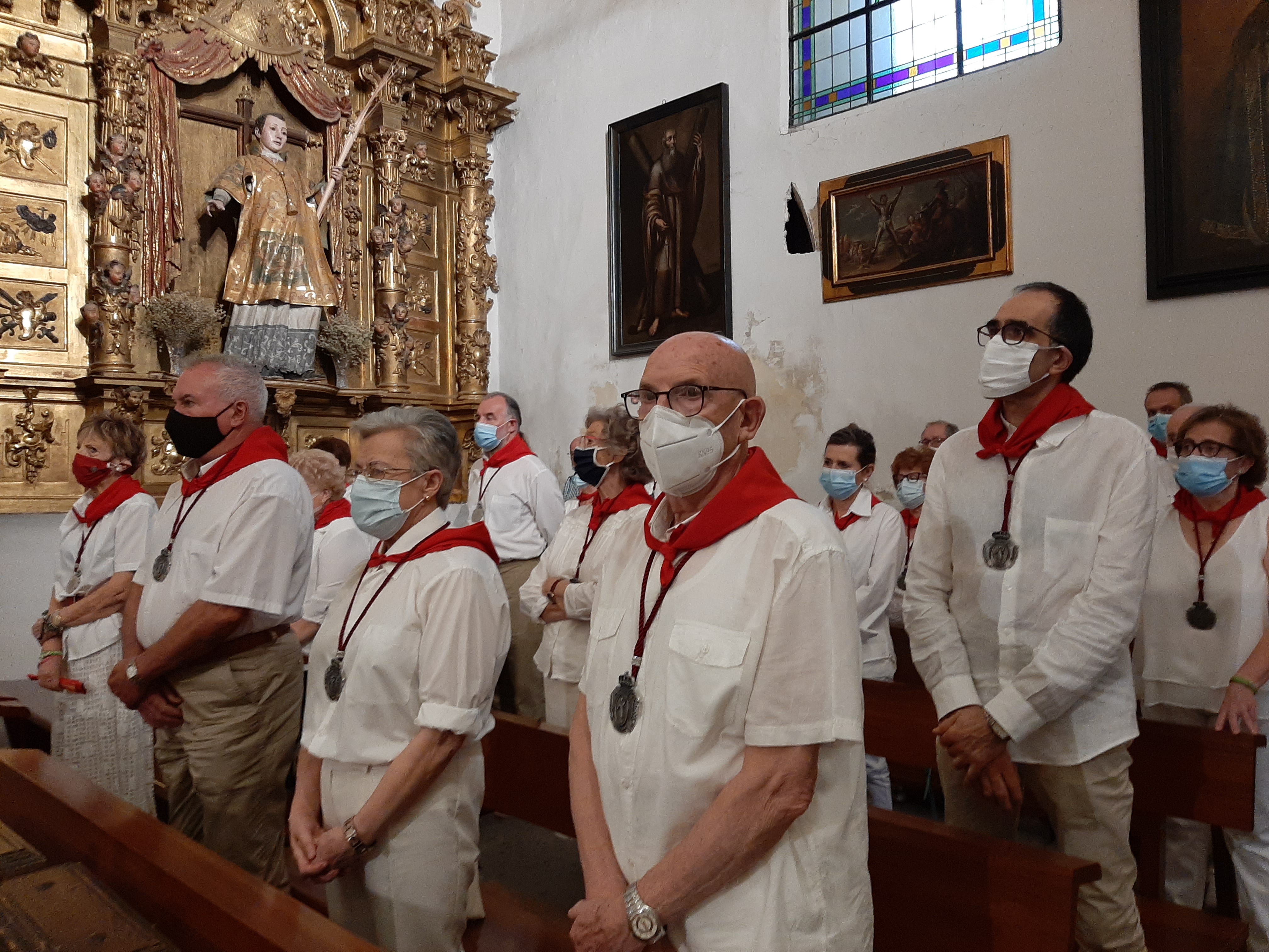 FIESTA SOLEMNE CON TRISTEZA CONTENIDA