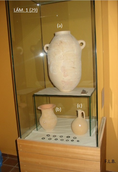 (29).- INFLUENCIAS FENICIAS EN CERÁMICAS PRESENTES EN EL MUSEO HISTÓRICO MUNICIPAL DE FUENTE-TÓJAR (CÓRDOBA). VITRINA Nº 5.