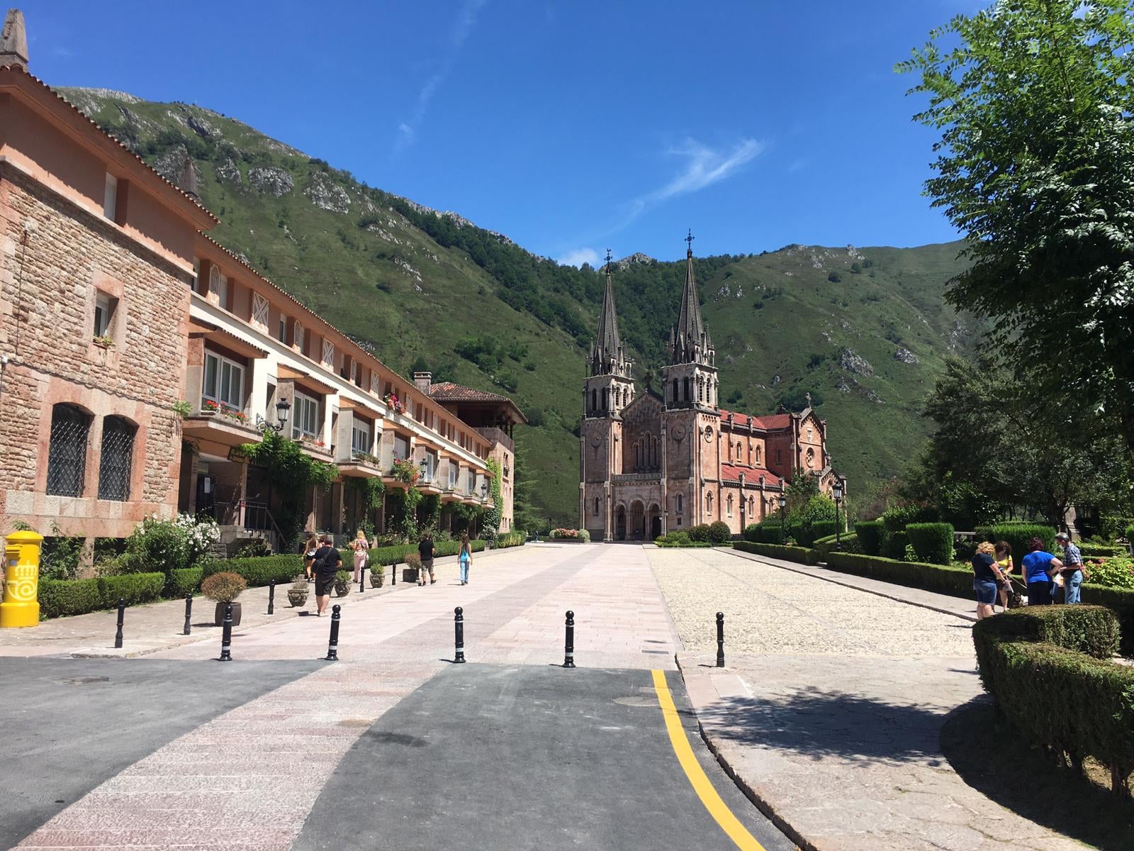 REMODELACIÓN DE LA EXPLANADA Y VÍA SACRA DE COVADONGA