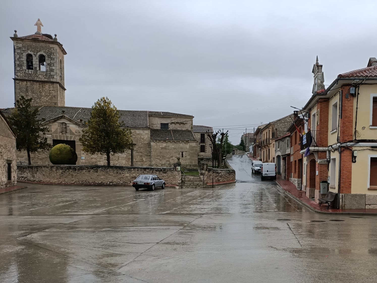 SALUDO FUENTEPIÑELANO 2479.  “EN OCTUBRE, AGUA DEL DIEZ AL VEINTE PARA TODO ES CONVENIENTE”.