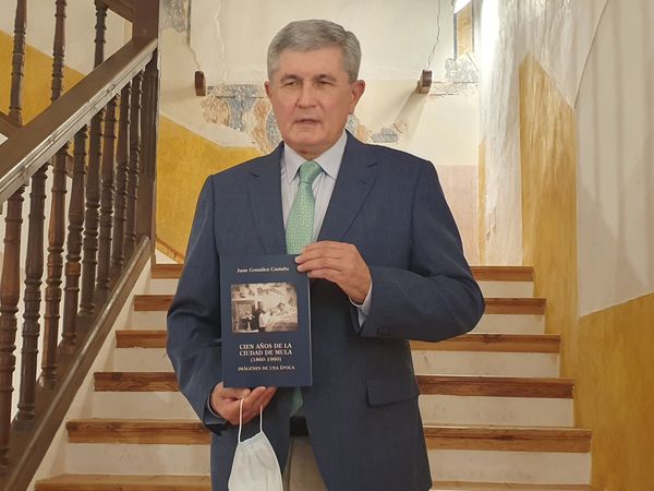 PRESENTACIÓN DEL LIBRO «CIEN AÑOS DE LA CIUDAD DE MULA (1860-1960 DEL QUE ES AUTOR JUAN GONZÁLEZ CASTAÑO, CRONISTA OFICIAL E HIJO PREDILECTO DE LA CIUDAD