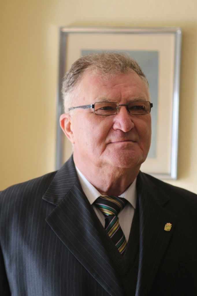 DOS MAESTROS ILUSTRES DE HINOJAL (CÄCERES)