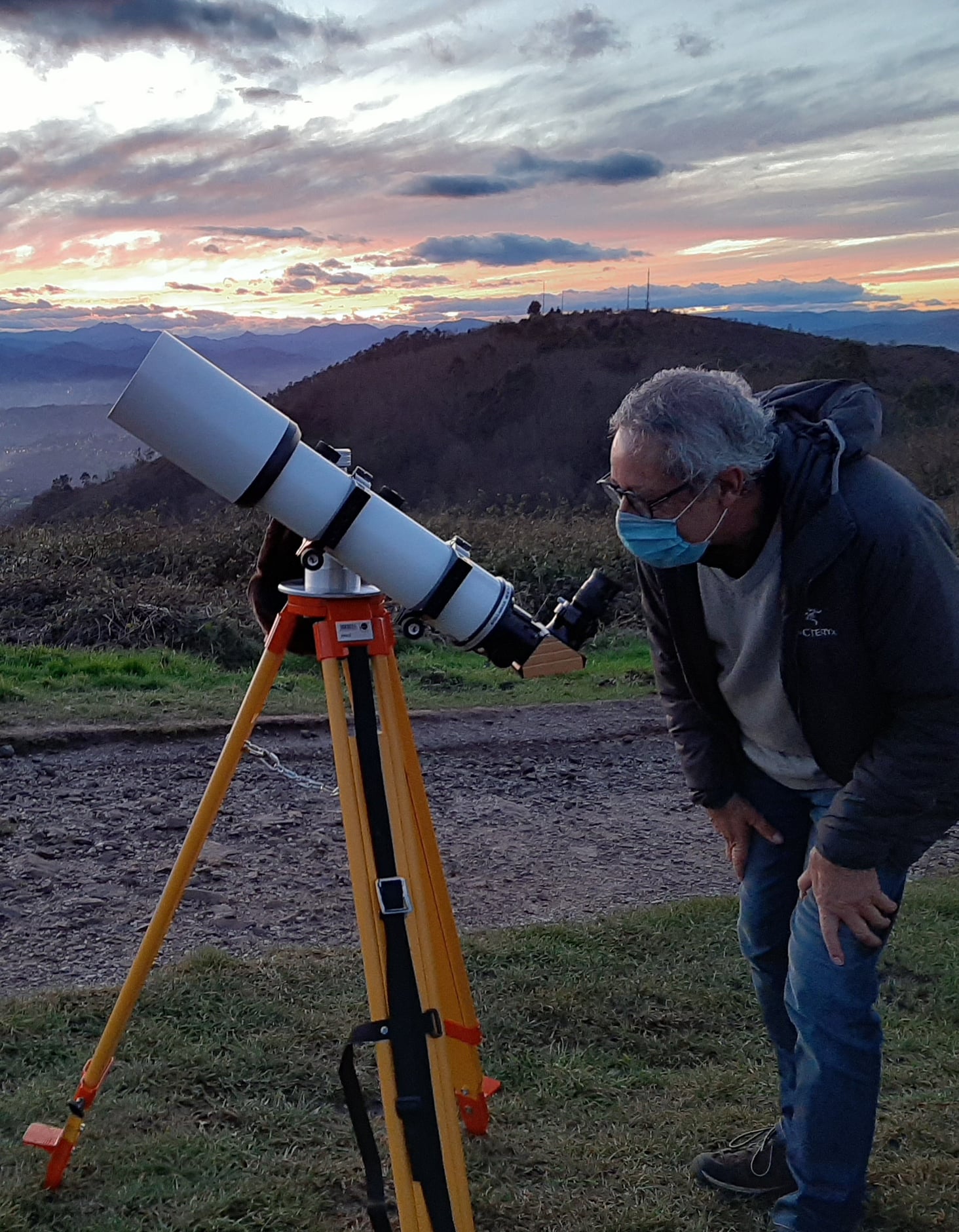 OBSERVANDO SATURNO Y JÚPITER