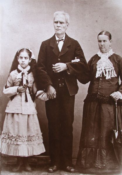CRÓNICAS FAMILIARES DEL NACIMIENTO DE MARIANO AZUELA GONZÁLEZ