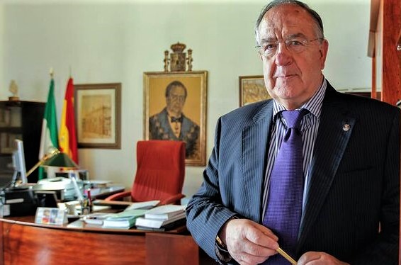 EL EDITOR Y AUTOR D. GUILLERMO SENA MEDINA, CRONISTA OFICIAL DE LA REAL CAROLINA (JAÉN).