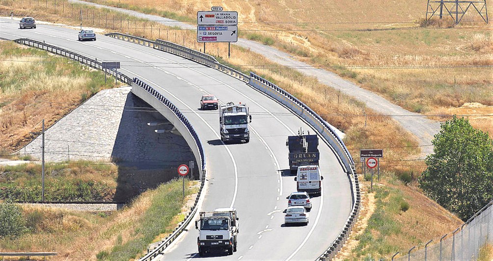 SEGOVIA EN EL CENTRO DE UNA Y (I) EL AUTOR RECLAMA UN EJE VIARIO DESDE EL SUR DE ESPAÑA, QUE PASE POR NUESTRA PROVINCIA, Y QUE SEA PRIORITARIO AL CORREDOR MEDITERRÁNEO