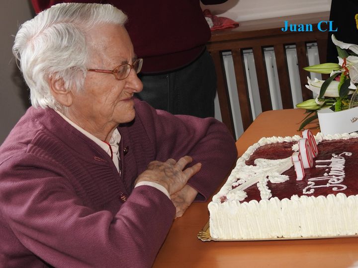 SALUDO FUENTEPIÑELANO 2632. LOS 102 AÑOS DE FELICÍSIMA CUÉLLAR BENITO