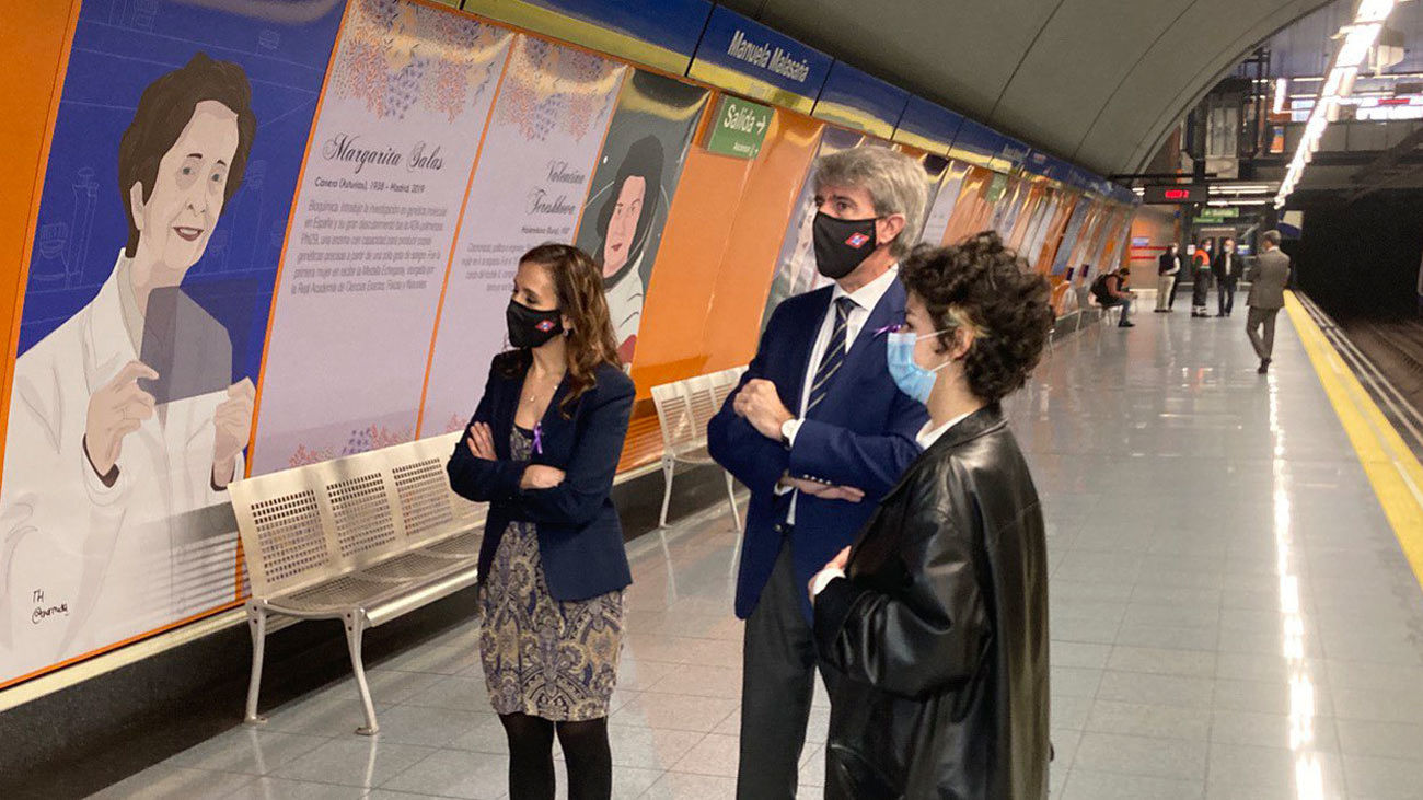METRO DE MADRID DECORA LA ESTACIÓN DE MANUELA MALASAÑA CON RETRATOS Y RESEÑAS DE 18 MUJERES PIONERAS
